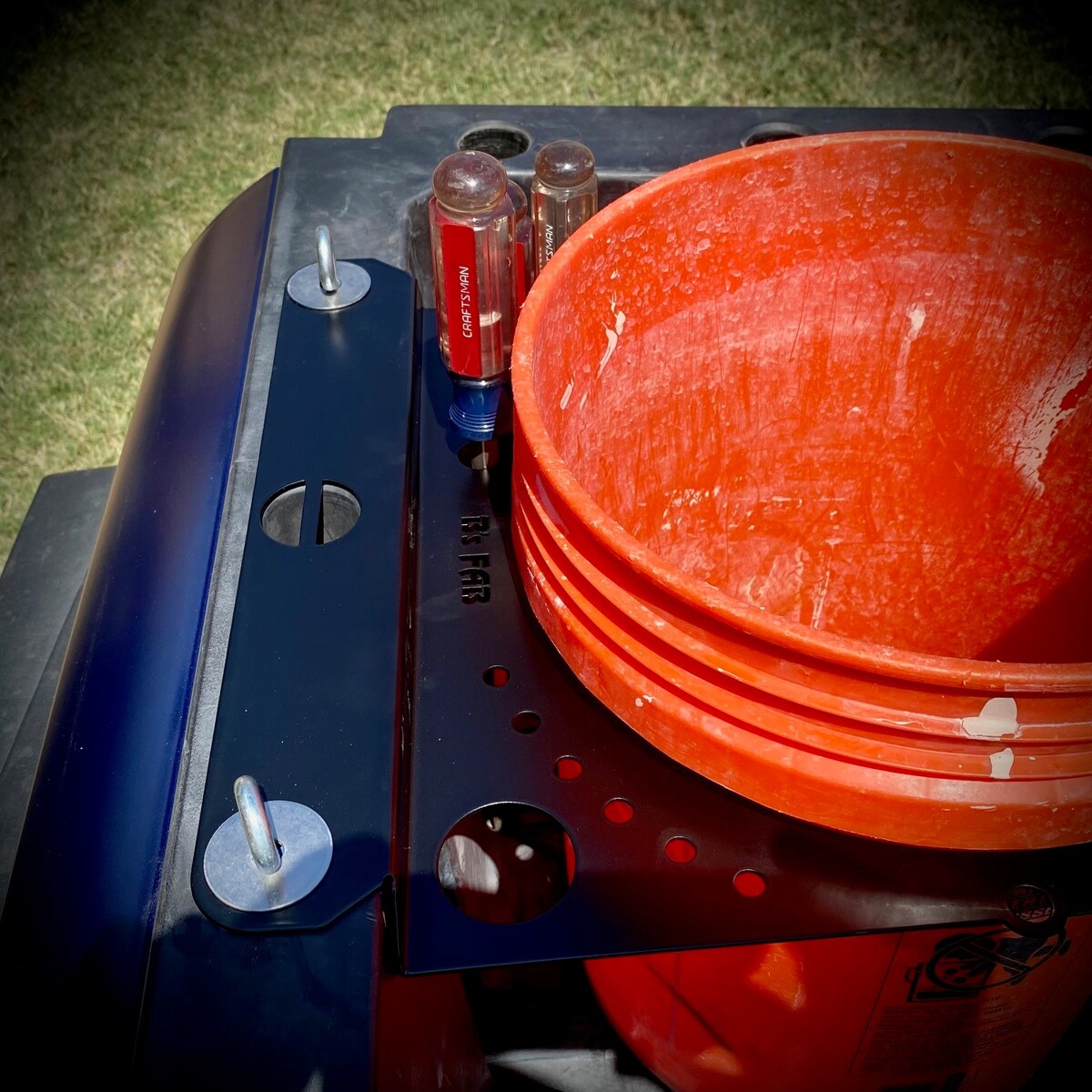 B’s FAB – Lock and Ride 5gal Bucket Holder - Image 5